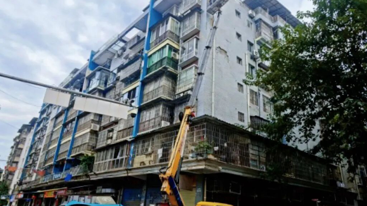 顺庆区东南街道：12小时的“守候”