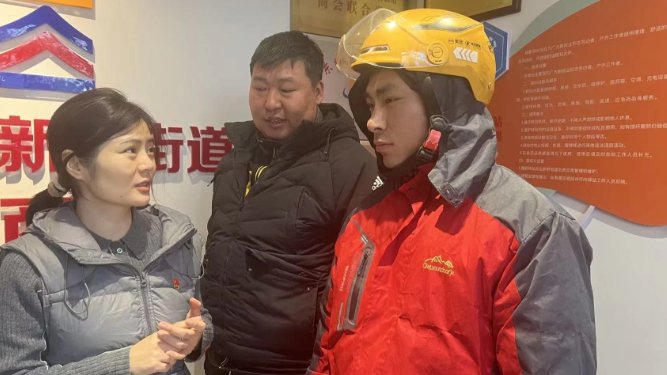 破解簋街外卖行业矛盾，副局长送外卖体验跑单痛点