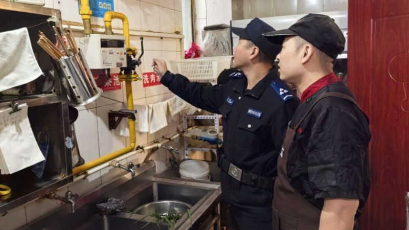 新疆伊犁哈萨克自治州奎屯市公安局：优化营商软环境 提升平安硬实力