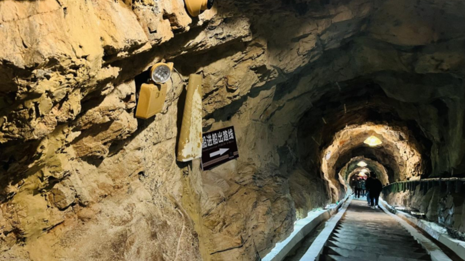 湖北鹤峰：铁塔助力，屏山旅游景区隧道实现信号全覆盖