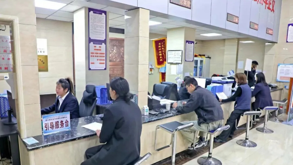 治理“一张网”，服务“一中心”：雅江综治中心规范化建设跑出惠民加速度