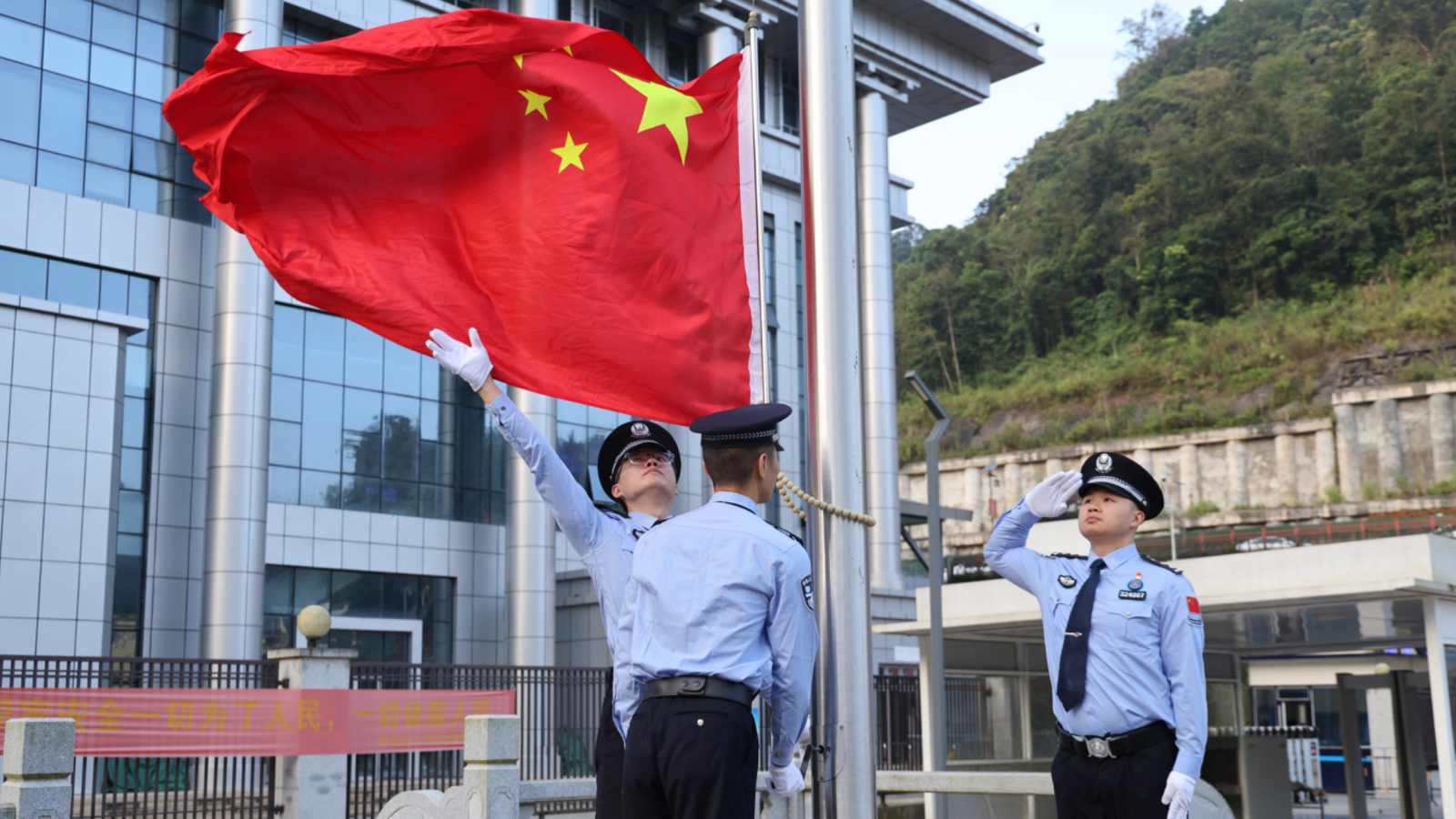 龙邦口岸两周年，这份成绩单很亮眼！