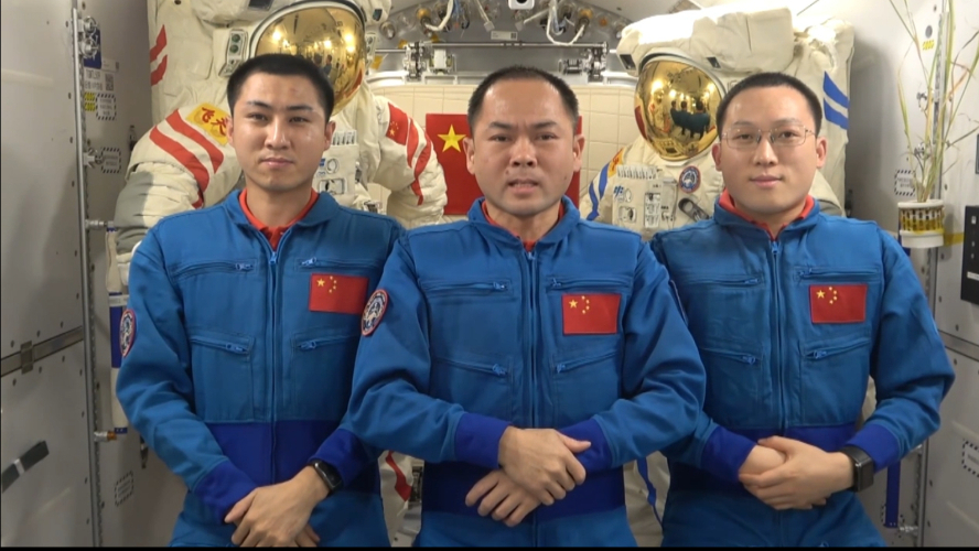 请查收！神舟二十一号乘组祝你心情像火箭升空