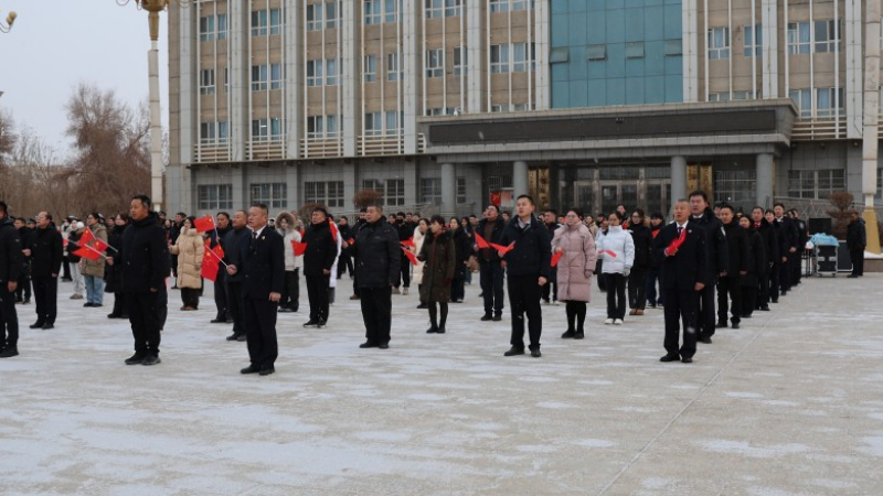新疆生产建设兵团第二师乌鲁克垦区人民检察院干警参加升国旗仪式