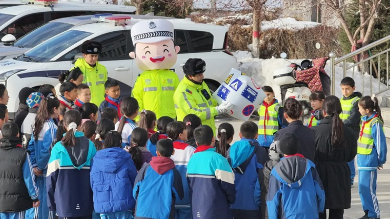 新疆伊犁哈萨克自治州尼勒克县公安局开展庆祝第六个“中国人民警察节”系列活动