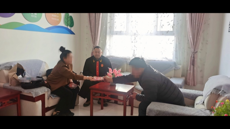 新疆霍城县人民法院：骑马体验出意外致伤 法庭调解化纠纷促赔偿