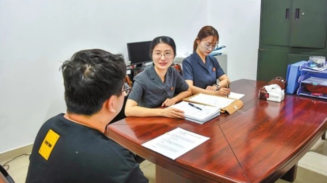 正当维权可以，惊吓到小朋友不行！