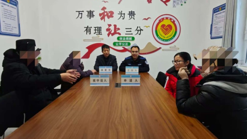 新疆生产建设兵团第七师胡杨河市一二四团：“红果连心”解民忧 联调聚力筑和谐