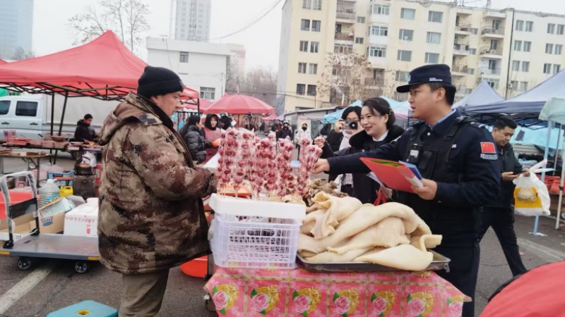 新疆伊犁哈萨克自治州霍尔果斯市司法局亚欧东路司法所：送法进巴扎 普法零距离