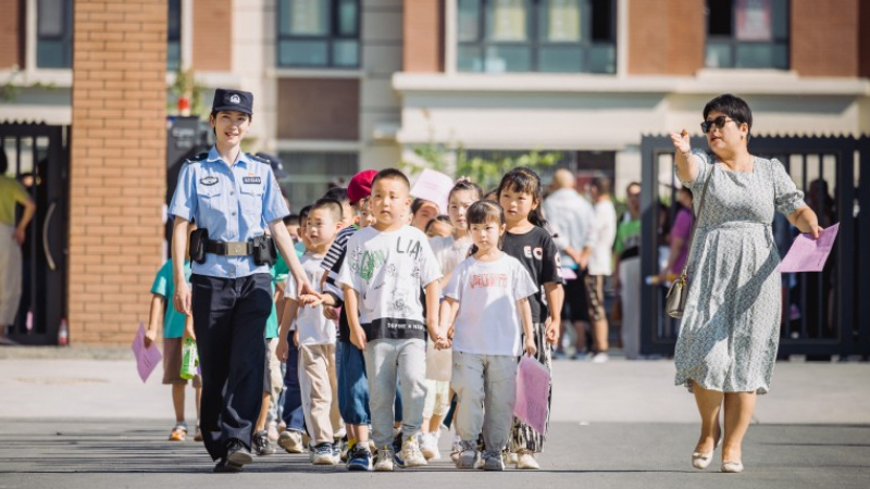能写会讲，还能上一线——新疆塔城边境管理支队女警高璐琳的“多面青春”