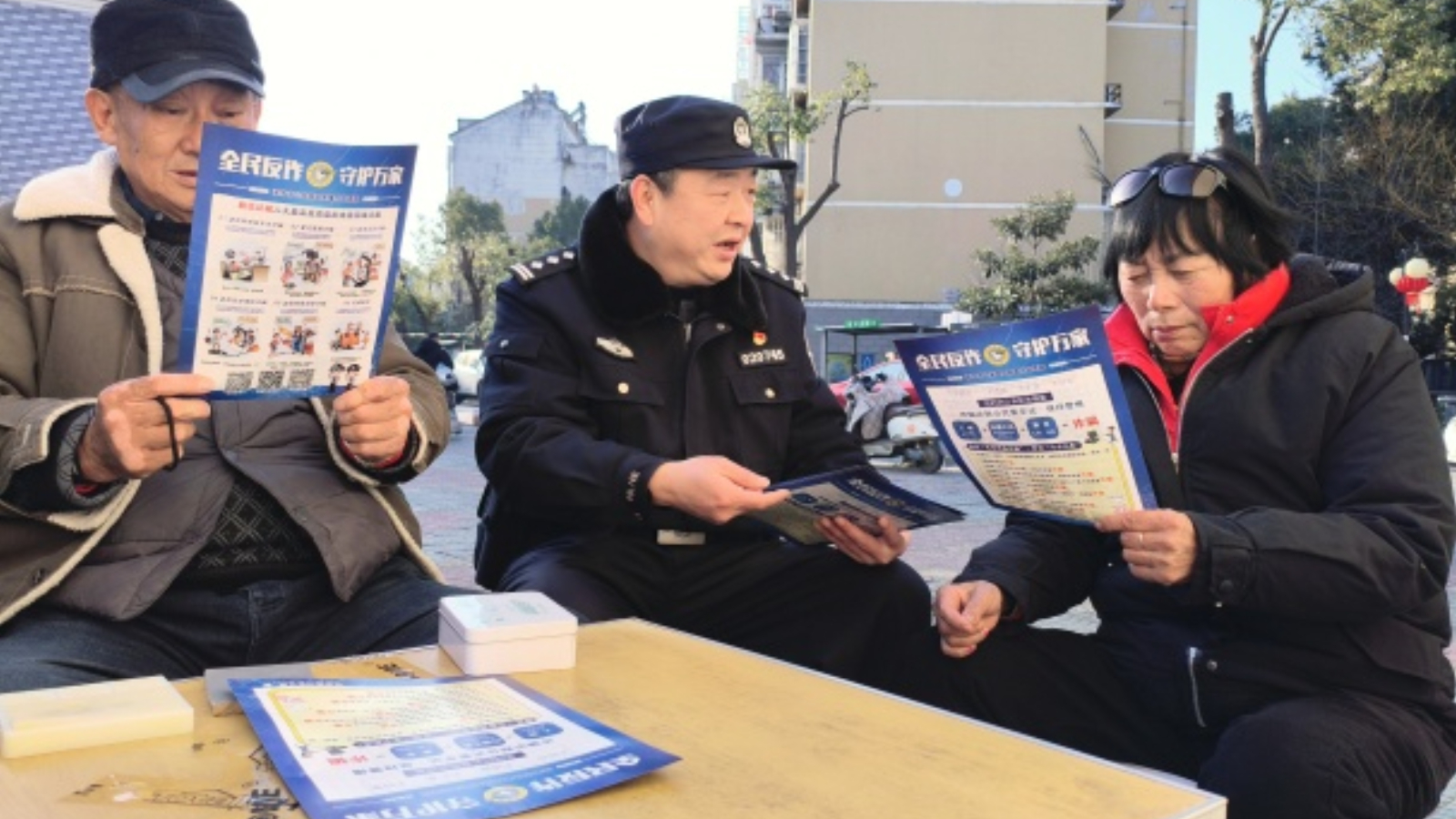 安徽淮南市：民警进社区 “唠嗑”聊反诈