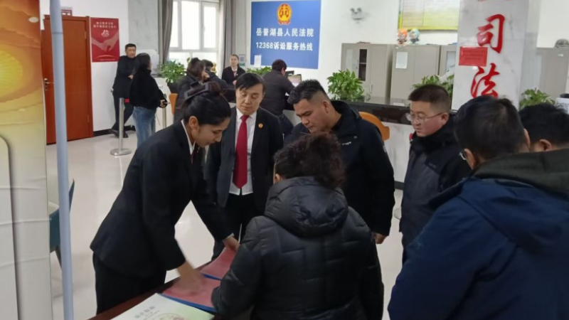 新疆伽师县人民法院干警赴岳普湖县人民法院观摩学习