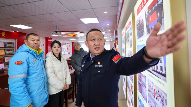 新疆阿勒泰边境管理支队吐尔洪边境派出所：警企零距离 携手筑平安