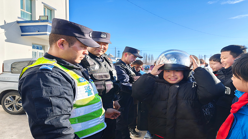 新疆尼勒克公安“警营同心 欢乐同行”系列活动精彩纷呈