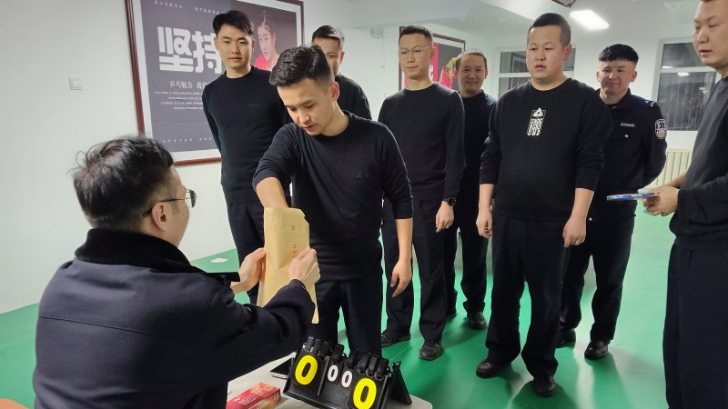 新疆生产建设兵团昭苏垦区公安局以赛庆节铸警魂