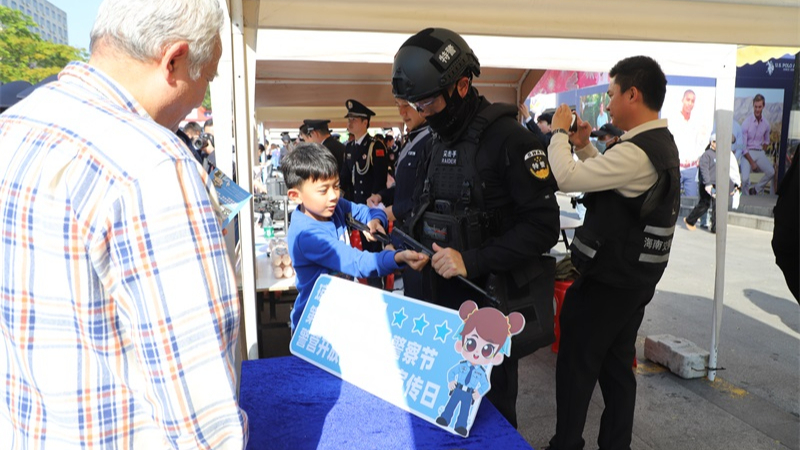 海南琼海公安举办警营开放日，警民同心绘就平安画卷
