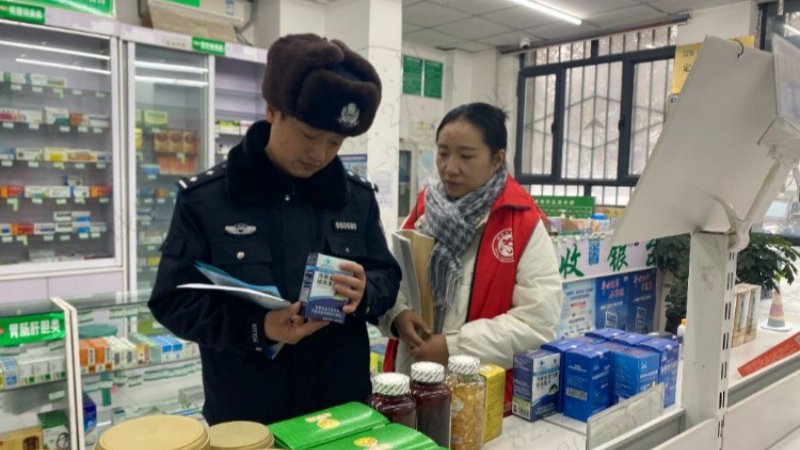 新疆奎屯市公安局落实“四个责任” 守护师生出行平安