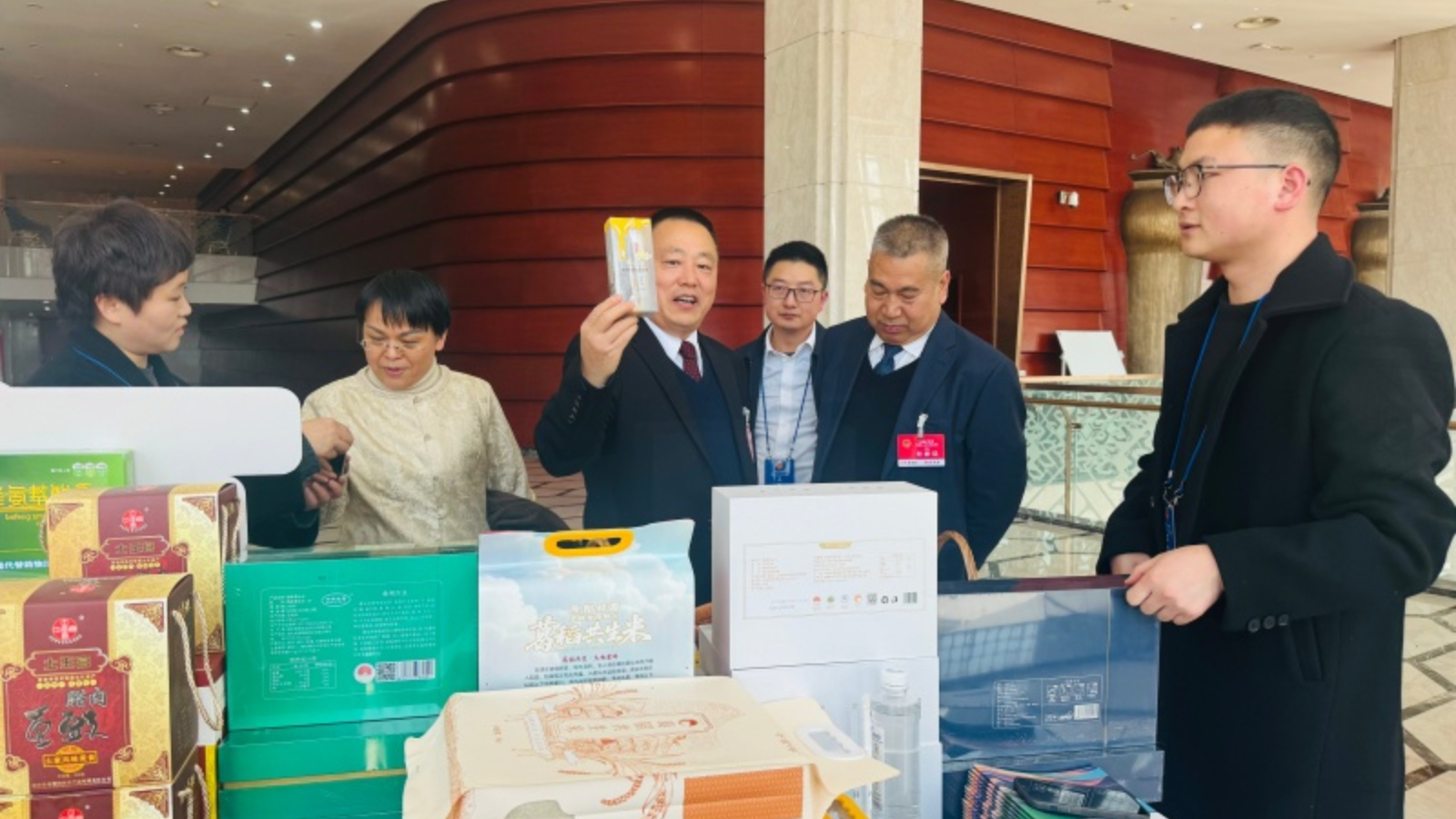 湖北恩施：特色产品“八仙过海” 多彩展现“产业地图”