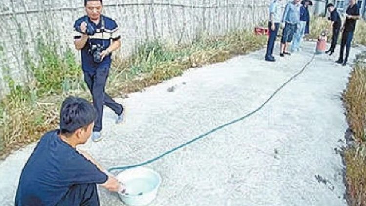 深夜拧开他人家中液化气罐，想干啥？
