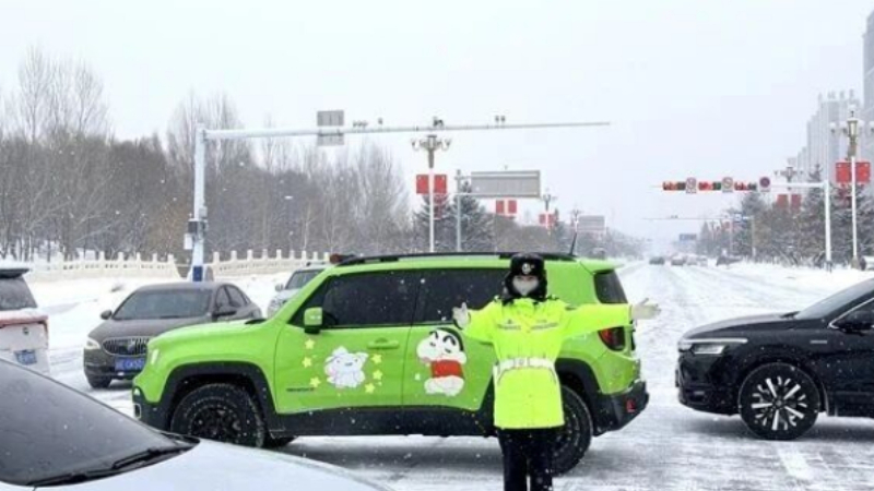 吉林梅河公安全警动员 筑牢冰雪天气道路安全防线