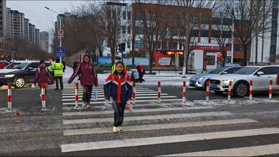 雪天保畅通，守护出行路