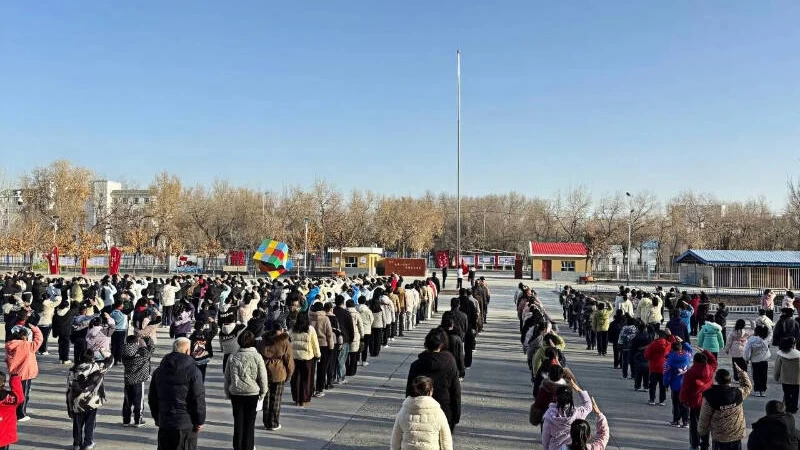新疆生产建设兵团第七师胡杨河市一二七团司法所联动团中学推动群众法治大培训走深走实