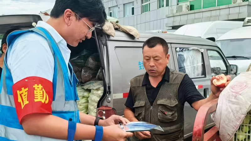 筑牢反诈防线 守护新发地商户财产安全