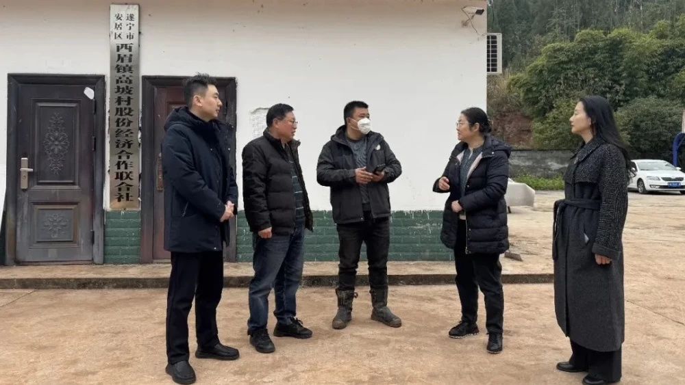 王燕检察长深入高坡村走访慰问并宣讲全会精神