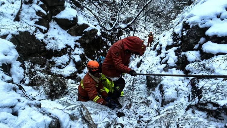 大雪封山15人被困，北京消防42小时营救全记录