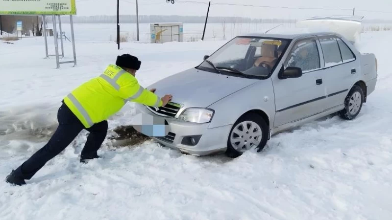 顶风雪、战严寒！新疆生产建设兵团第四师昭苏垦区公安交警赤心护民守通途