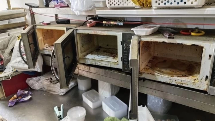 租借证照，虚构照片，线上光鲜线下脏乱……河南郑州：外卖骑手“随手拍”，扒开“幽灵外卖”的画皮