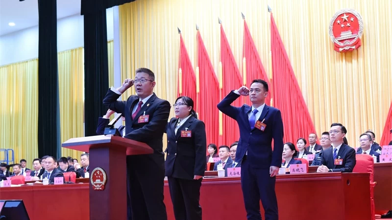 李东波全票当选海南陵水法院院长