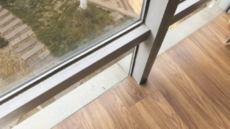 自家装修换窗 却遭物业阻拦
