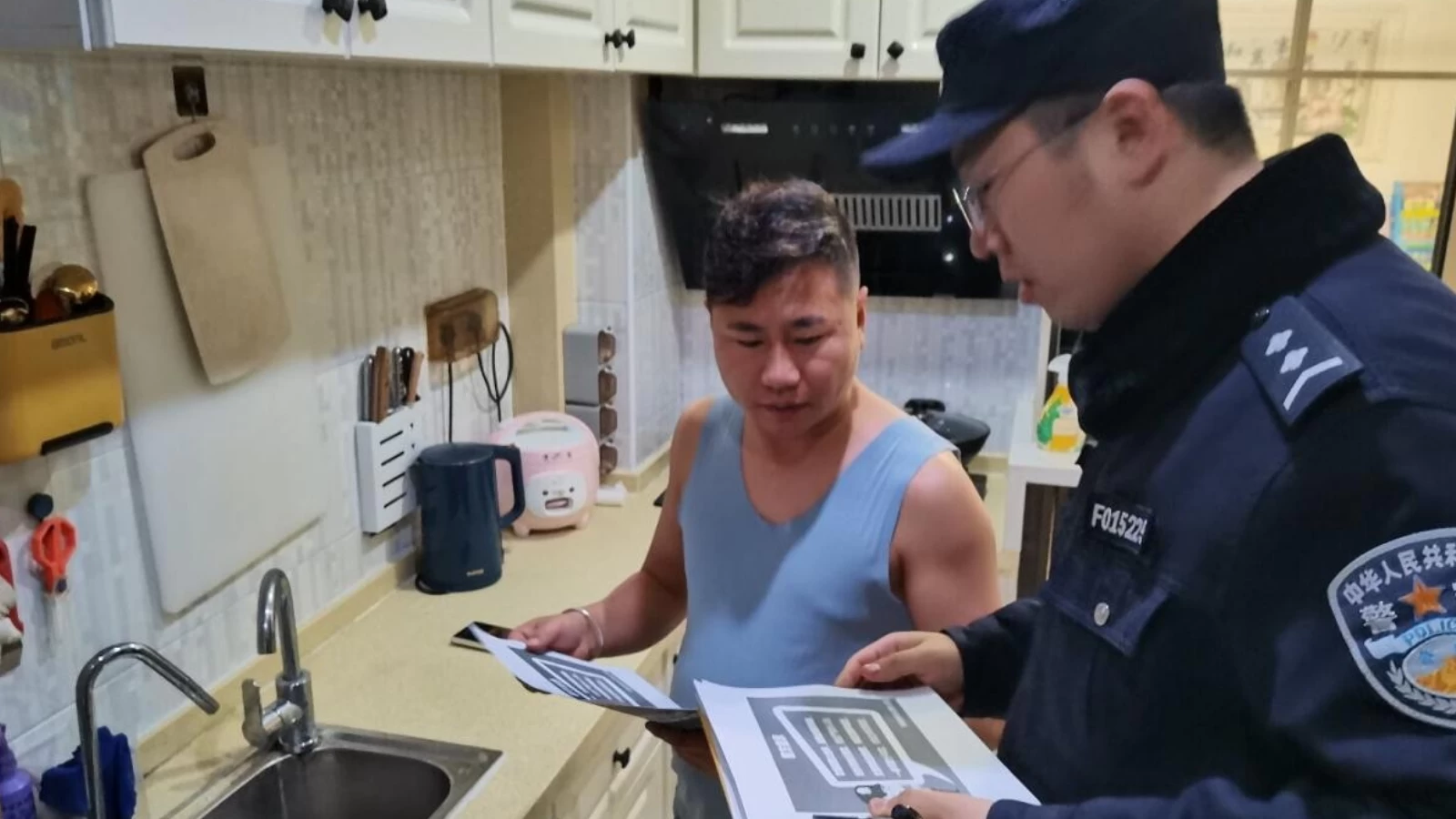 听群众心声，解百姓难题——呼和浩特市公安局治安管理和特巡警支队开展万警万员进万家活动
