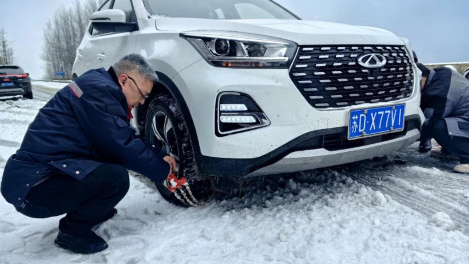 湖北恩施：风雪中的一抹暖色
