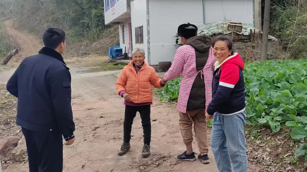 四川岳池公安：笑容，就是奖状