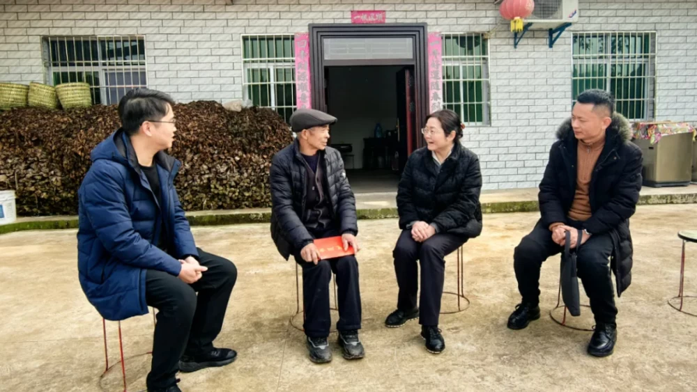 四川遂宁市人民检察院王燕检察长开展春节前走访慰问活动