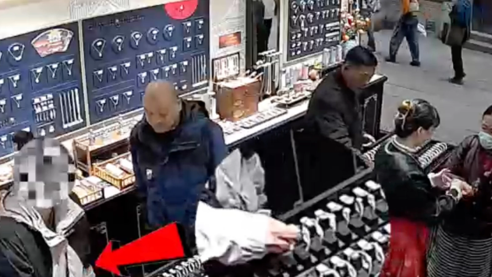 监控底下偷东西？成都公安两小时抓获盗窃嫌疑人