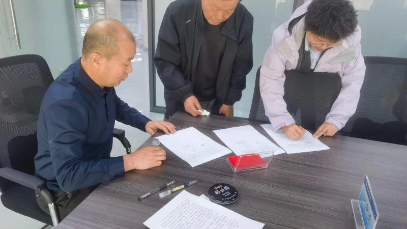 新疆生产建设兵团第七师天北新区司法所：“安心行动”暖民心，10名农民工拿回12万元欠薪