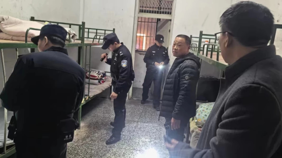 安徽泗县草沟派出所：民警细查学校宿舍 筑牢校园安全防线