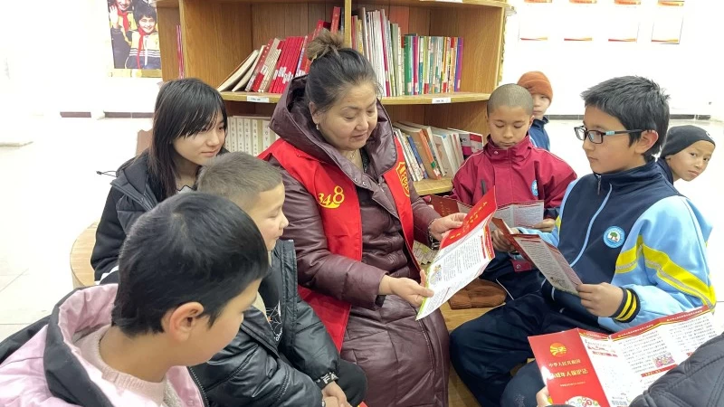 新疆巴楚县阿纳库勒乡红领巾小课堂解锁寒假普法“新姿态”
