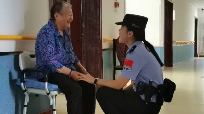 边境线上“移民蓝” 群众心中“叶丫头”——记新疆塔城边境管理支队奇巴隆边境派出所民警叶蕾