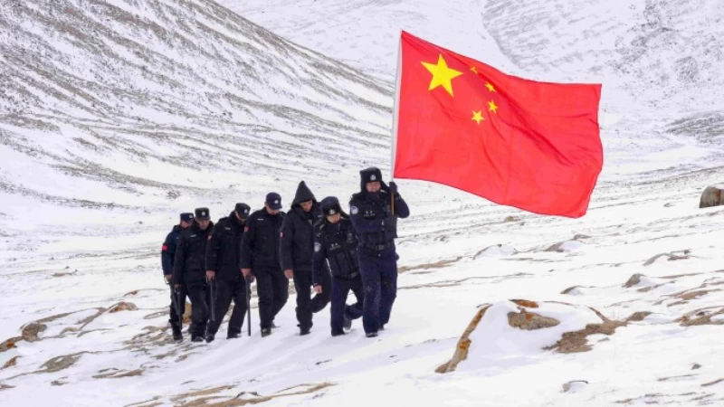 新疆喀什边境管理支队：民警踏雪巡边 忠诚守护国门