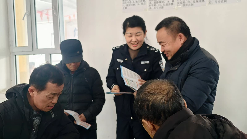 新疆生产建设兵团第七师胡杨河市一二七团法治象棋比赛燃动职工群众热情