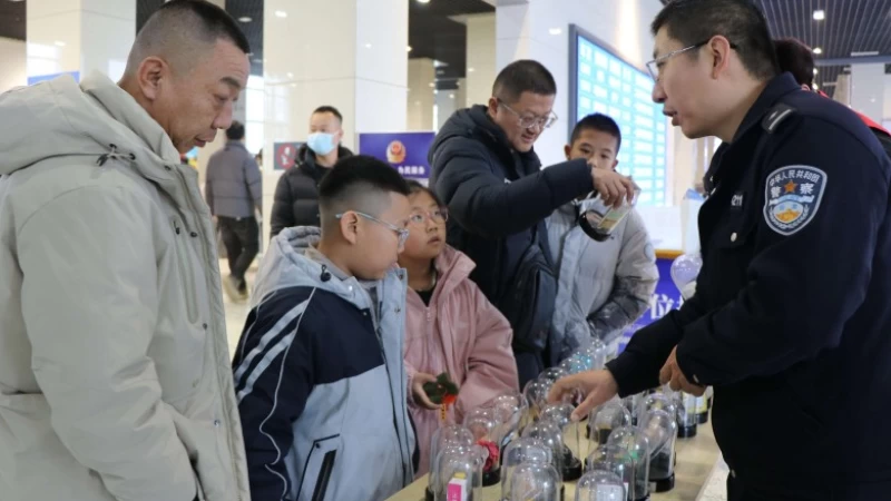 新疆奎屯市公安局：守护春运回家路 禁毒现场伴平安