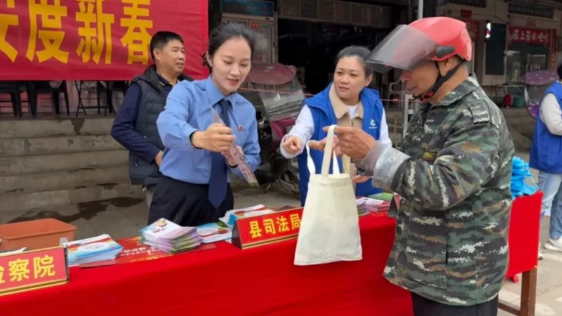 海南屯昌检察院开展“法治阳光照寒假，少年平安度新春”普法宣传活动
