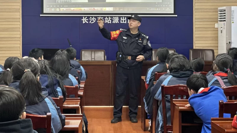 警校双向行走 筑牢寒假反诈墙