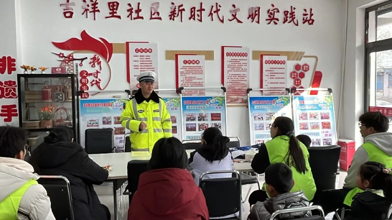 山西大同：八大队交警春运期间进社区，“一盔一带”安全宣传暖人心