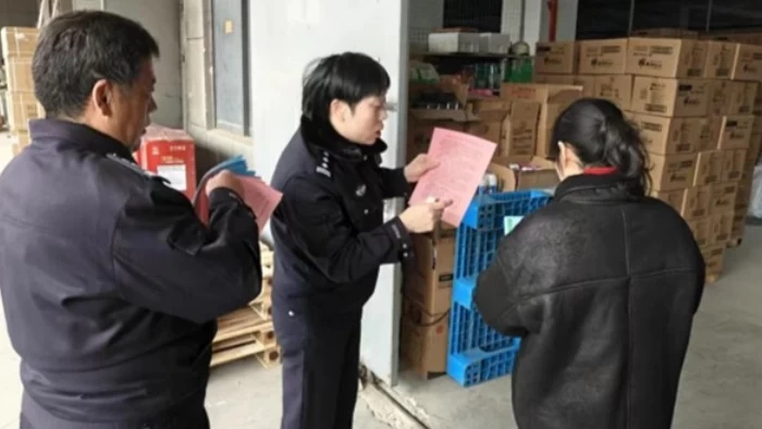 泗县公安开展寄递行业禁毒宣传“春风行动”