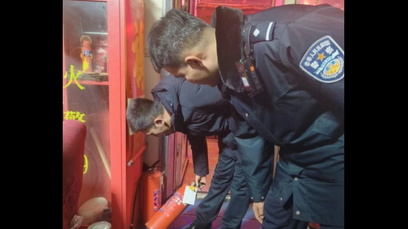 吉林扶余公安长春岭派出所：夜巡守护不打烊 平安年味更浓厚
